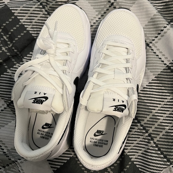 New with Tags Womens Nike Air Max Excee - Picture 5 of 6